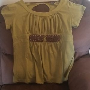 Faux belt & keyhole top